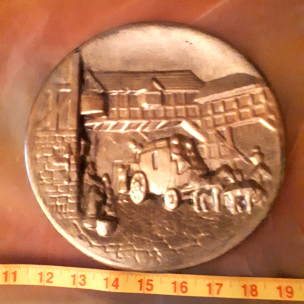 Decorative ceramic plate